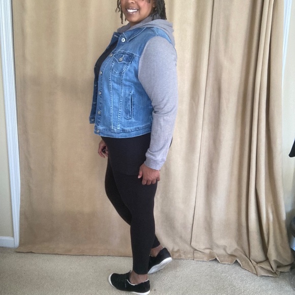 Torrid Trucker Jean Jacket with Fleece Sleeves Medium Wash, size 1X (14/… - Picture 3 of 14